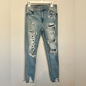 AE HIGH RISE STRETCH DISTRESSED JEANS- SIZE 10